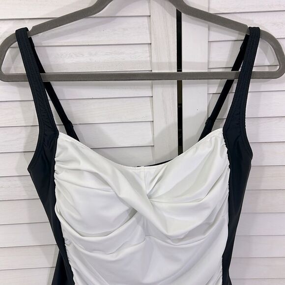 Venus One Piece Swimsuit Size 14 - Picture 3 of 11